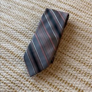 Vintage Mervyn’s Men’s Collection Tie. 100% Polyester.